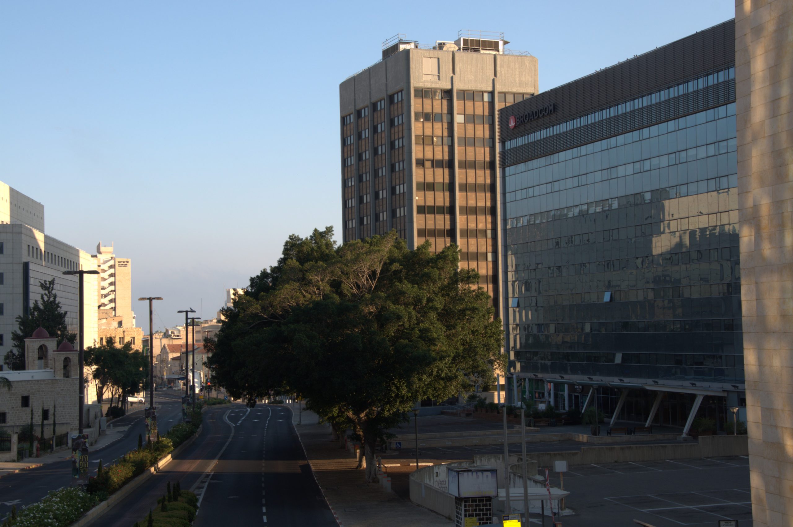 Read more about the article חלונות הסיטי חיפה – ההיסטוריה מאחורי הזכוכית